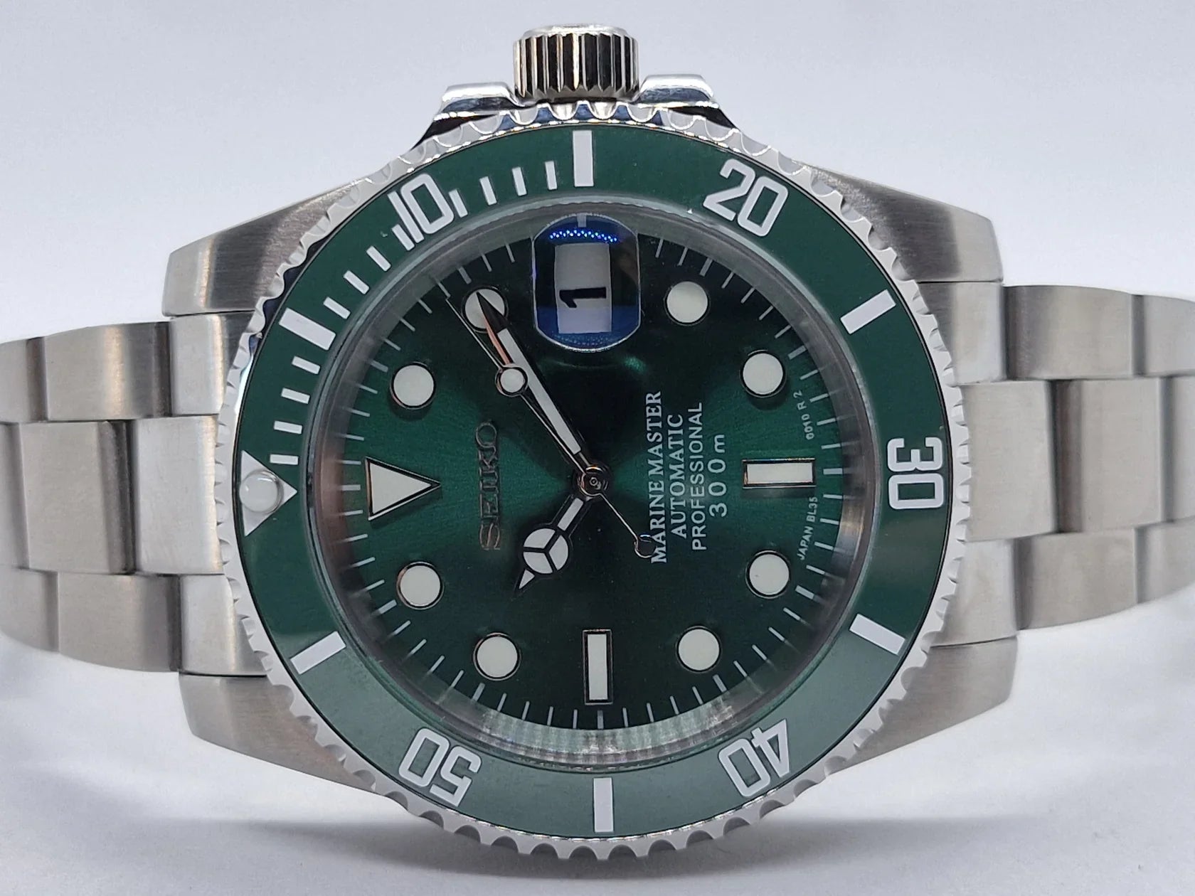 GREEN DIAL
