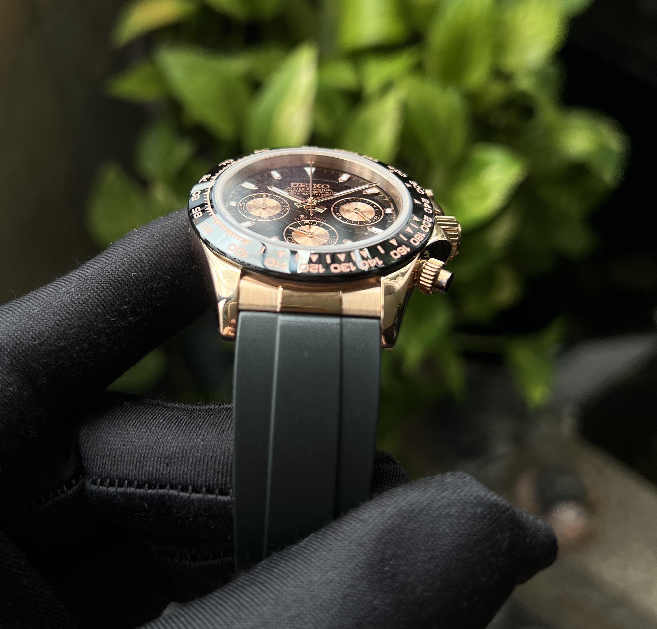 BLACK DIAL AND ROSE GOLD