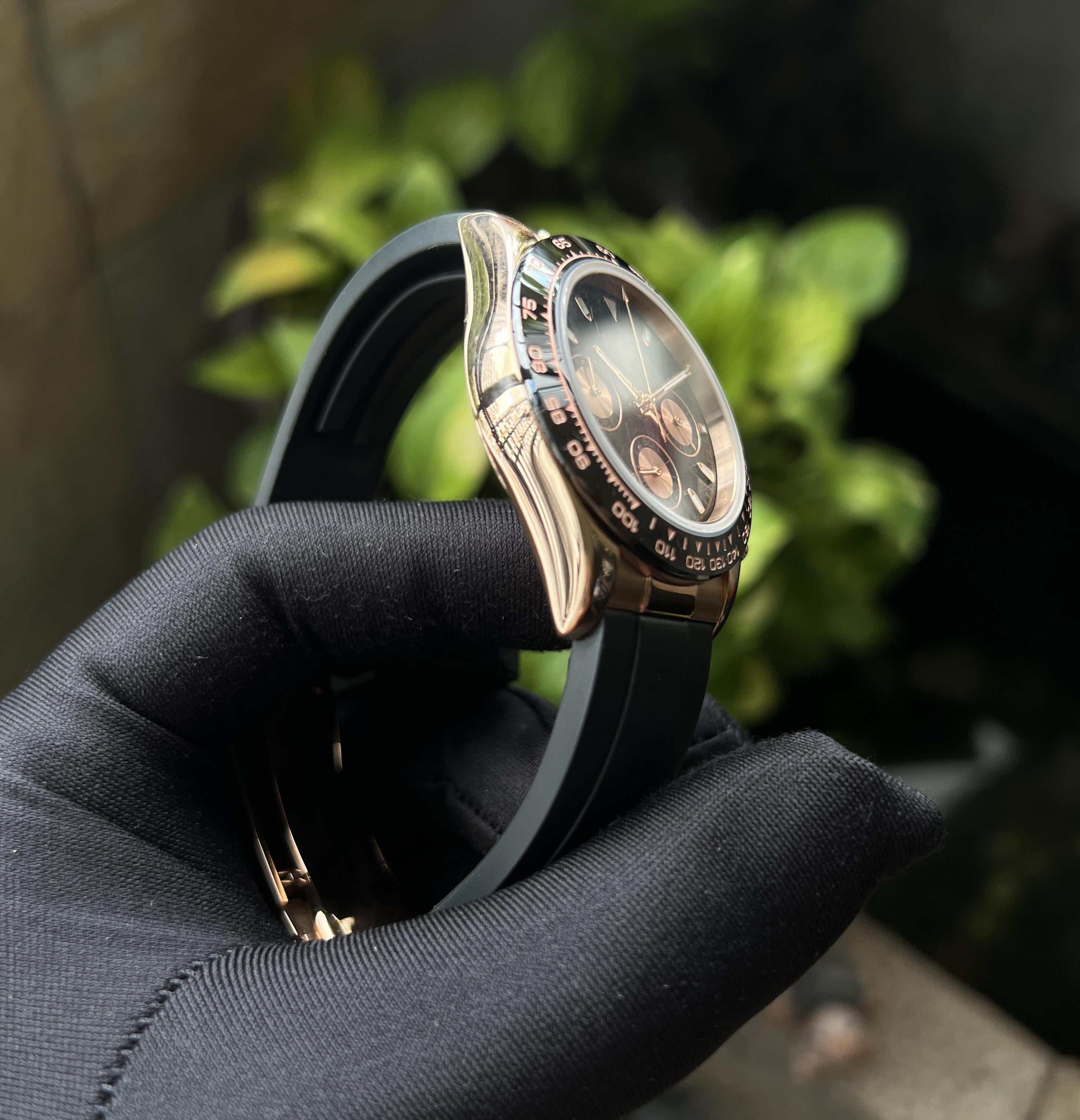 BLACK DIAL AND ROSE GOLD