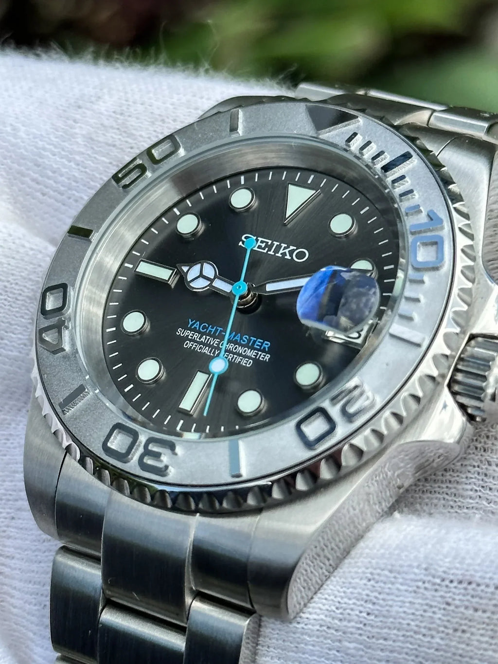 GREY DIAL YACHT