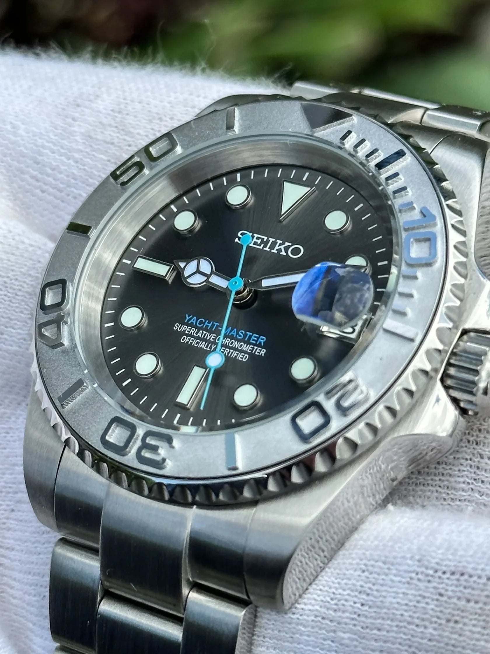 GREY DIAL YACHT