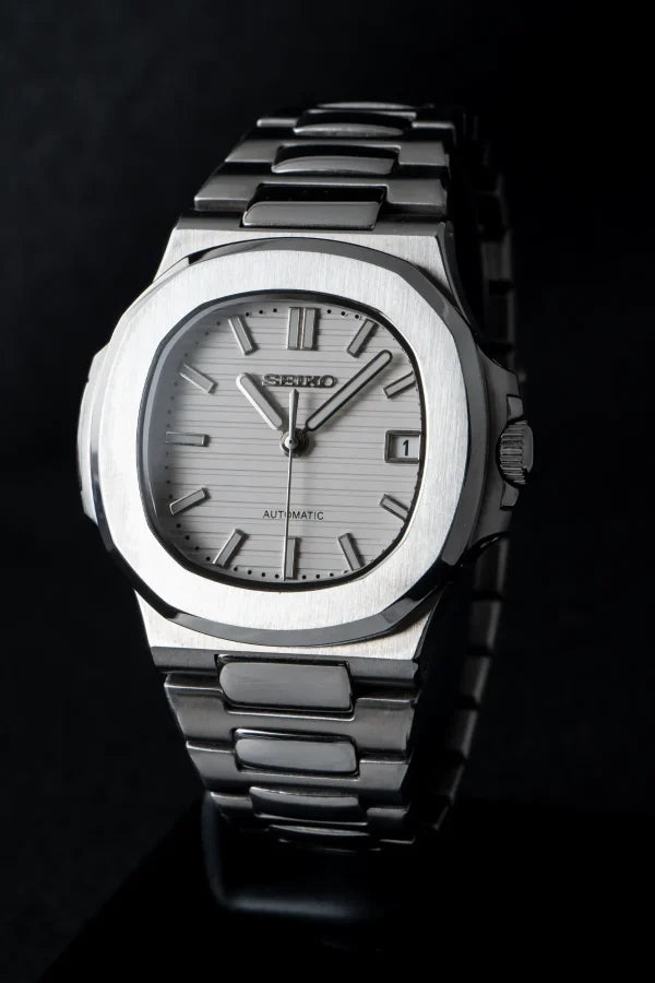 SNOW WHITE DIAL