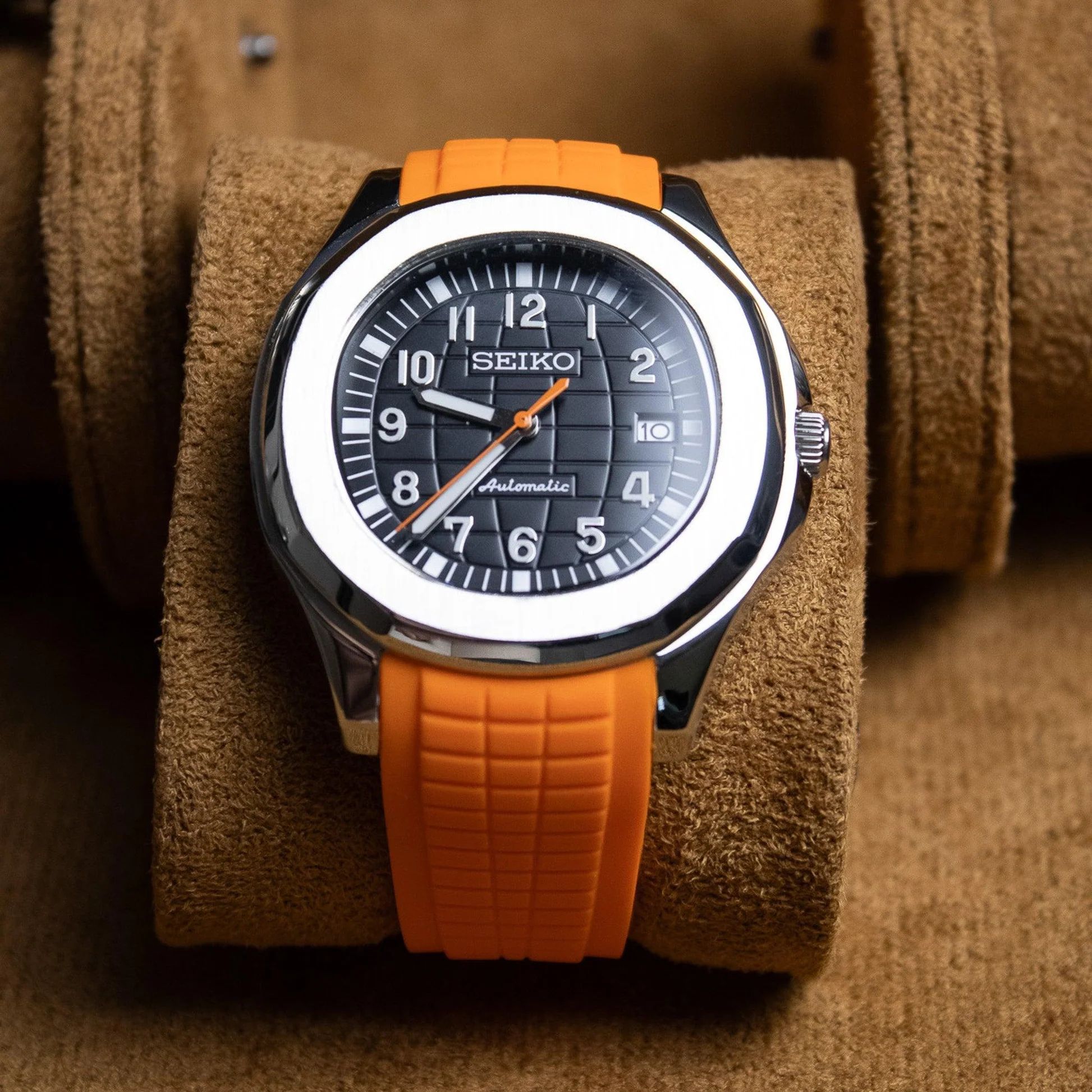 BLACK DIAL & ORANGE STRAP