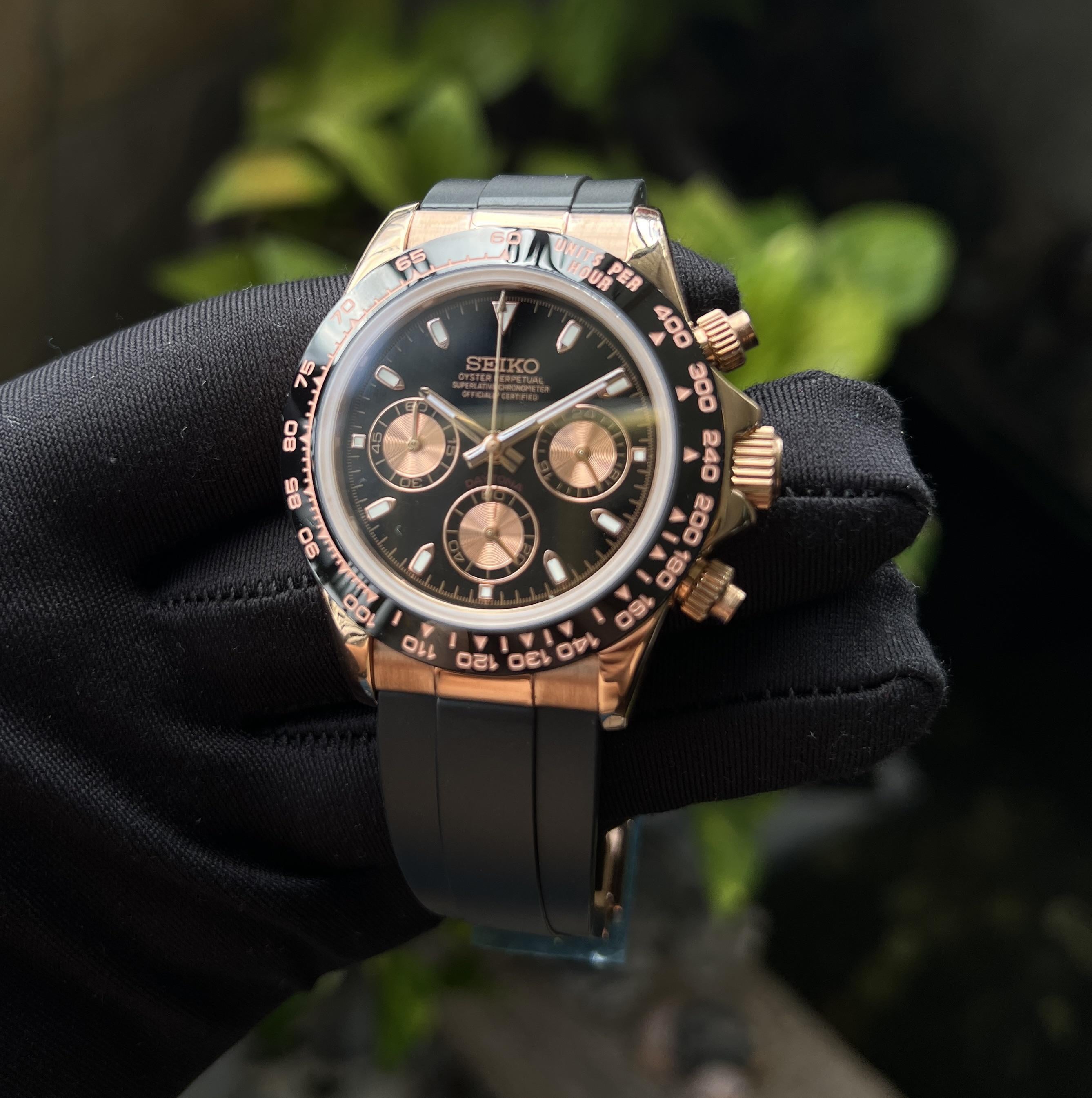 BLACK DIAL AND ROSE GOLD