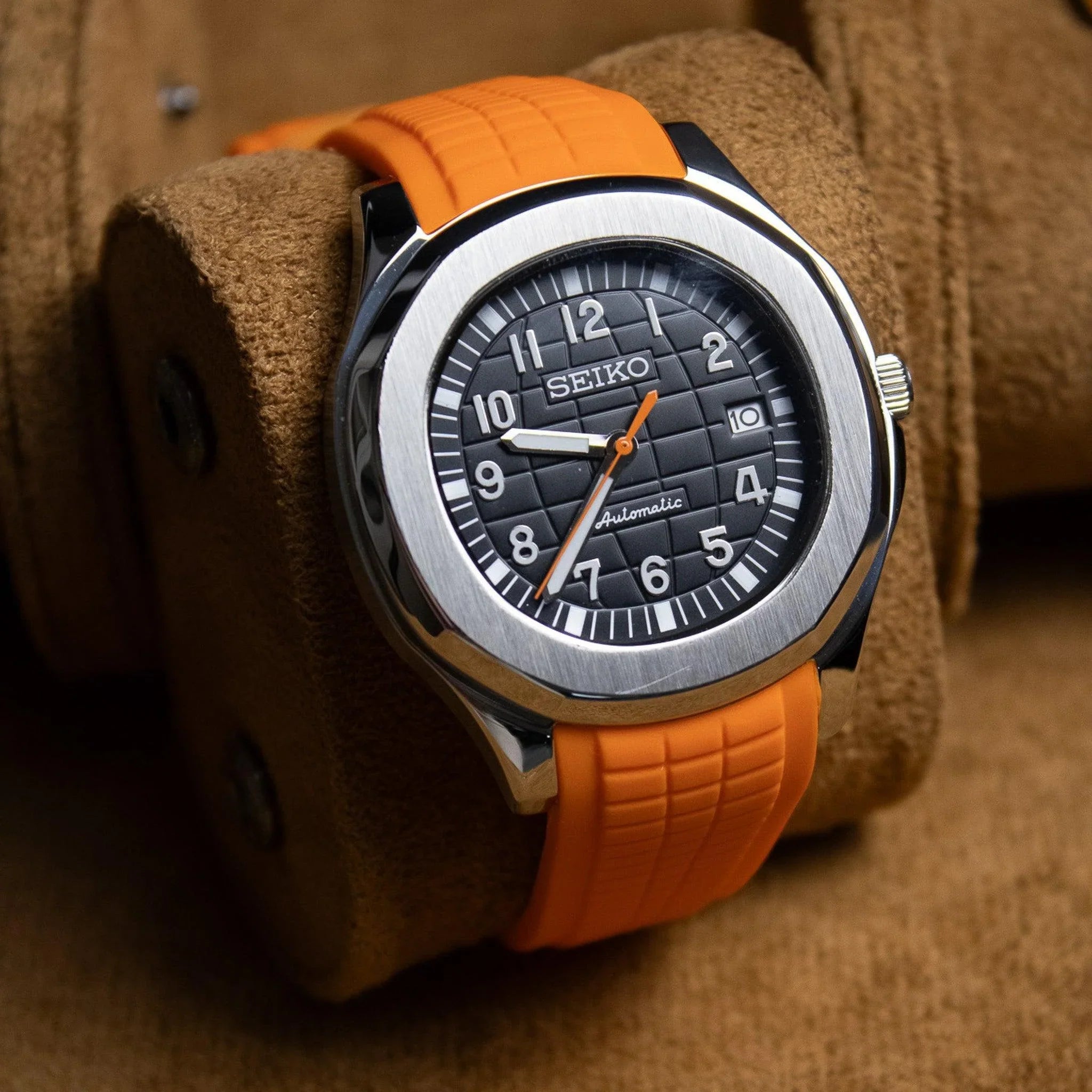 BLACK DIAL & ORANGE STRAP