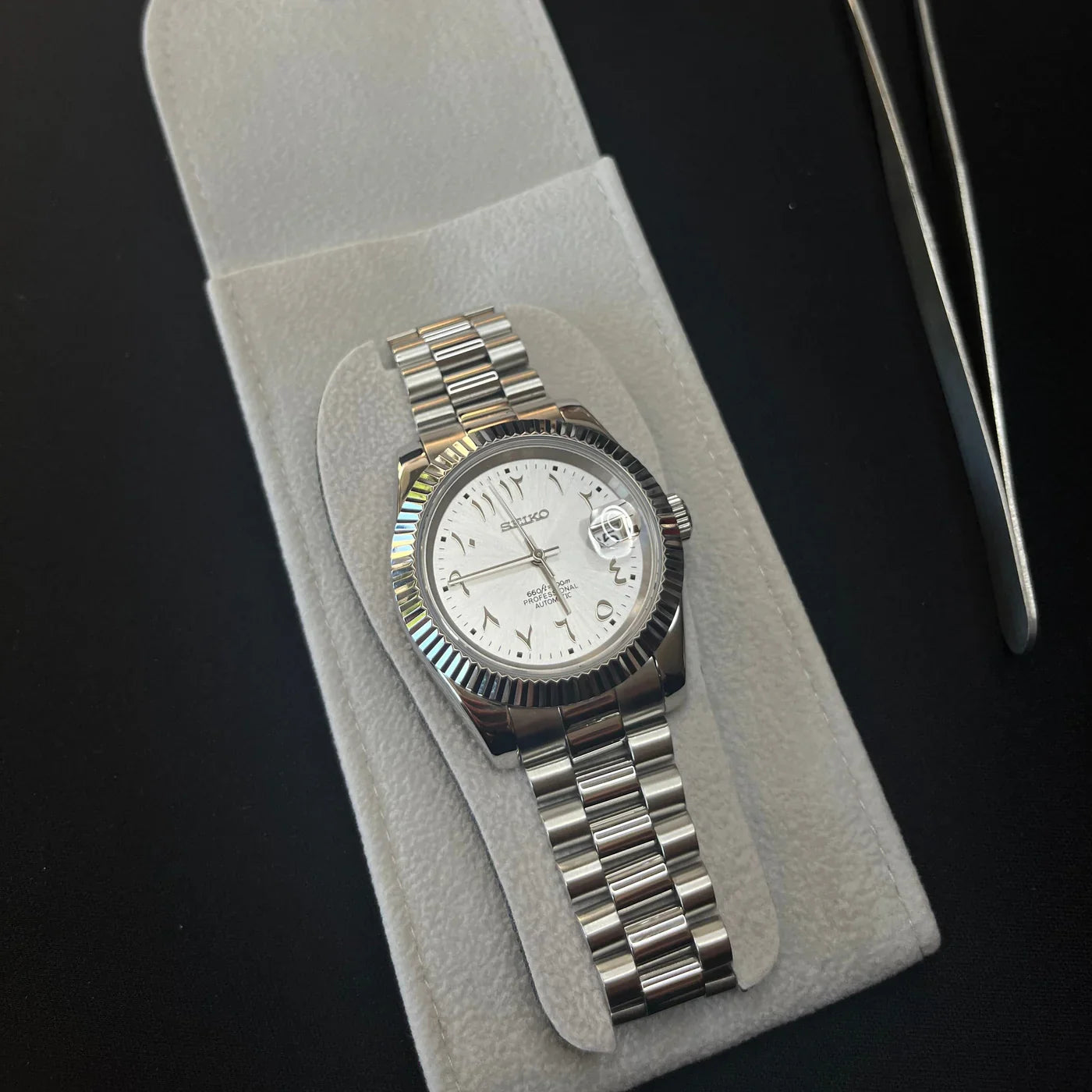 GREY ARABIC DIAL