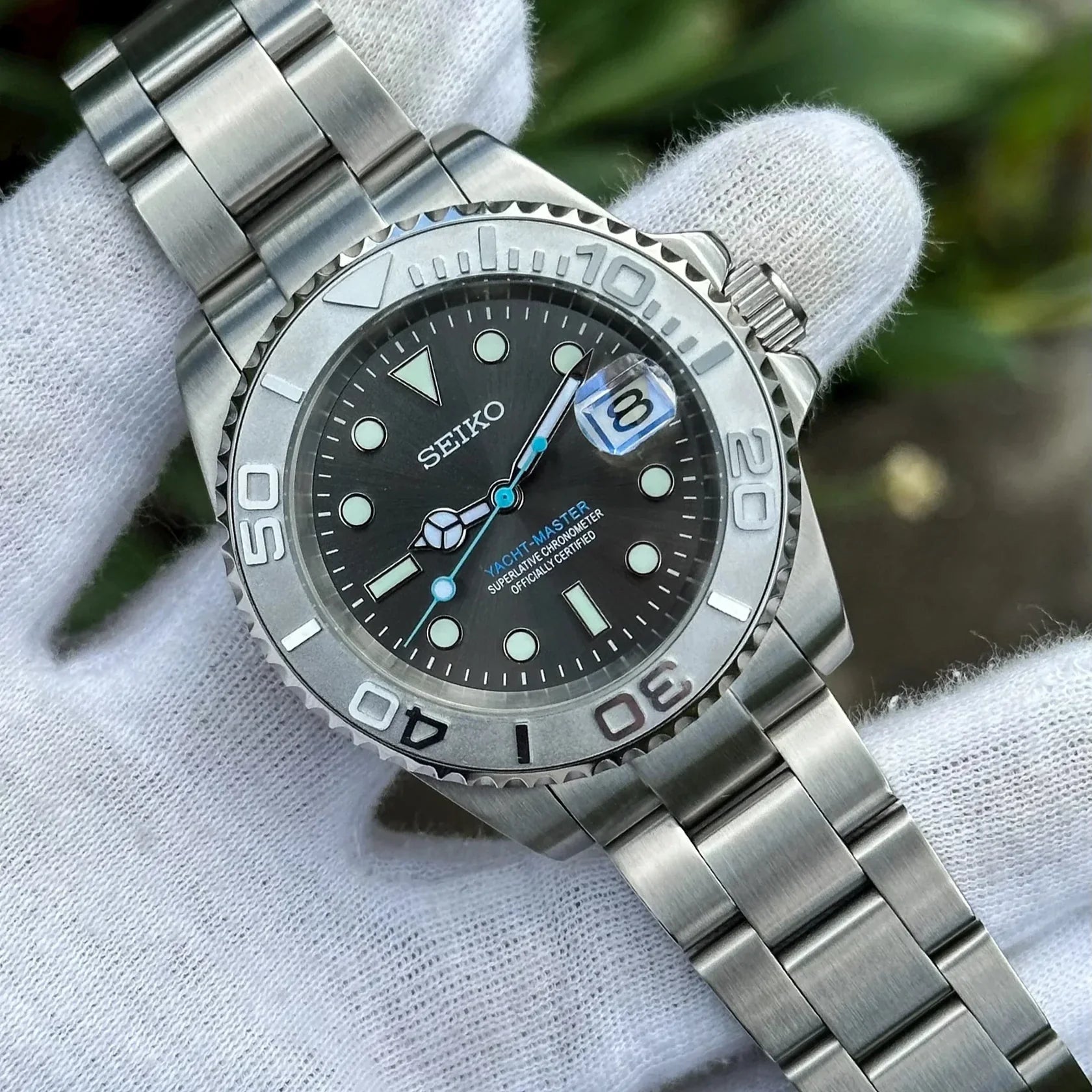 GREY DIAL YACHT