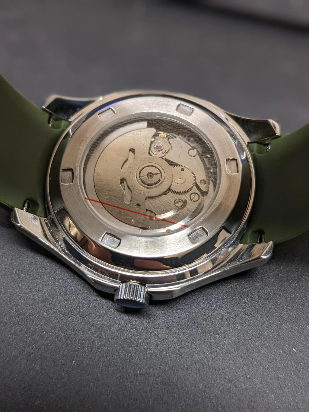 GREEN DIAL & STRAP GLOW IN THE DARK