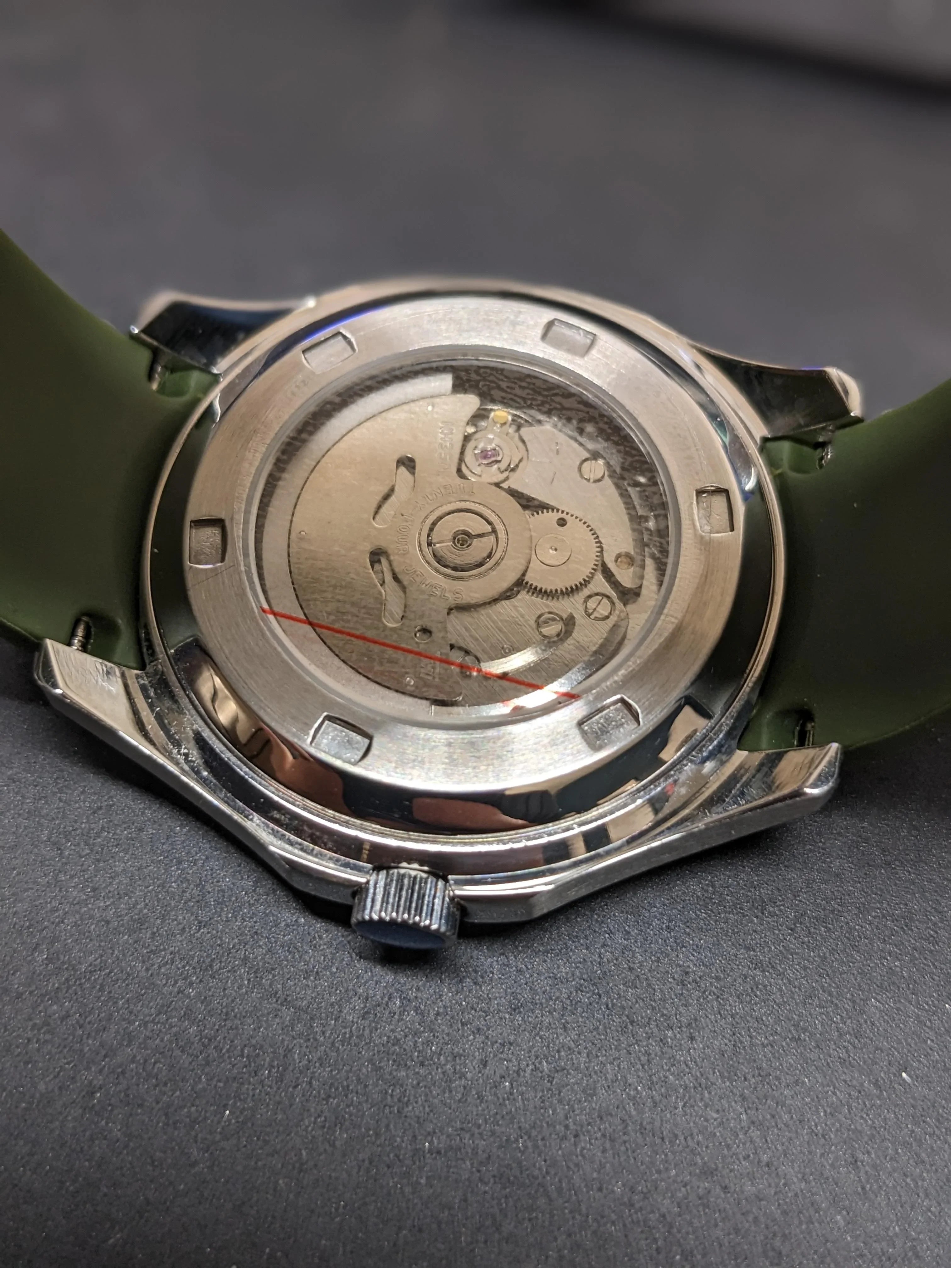 GREEN DIAL & STRAP GLOW IN THE DARK
